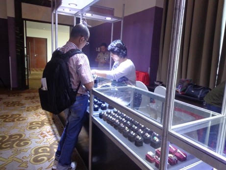 Pameran berlian yang berlangsung di Aston Hotel Jambi sejak 20-23 Maret